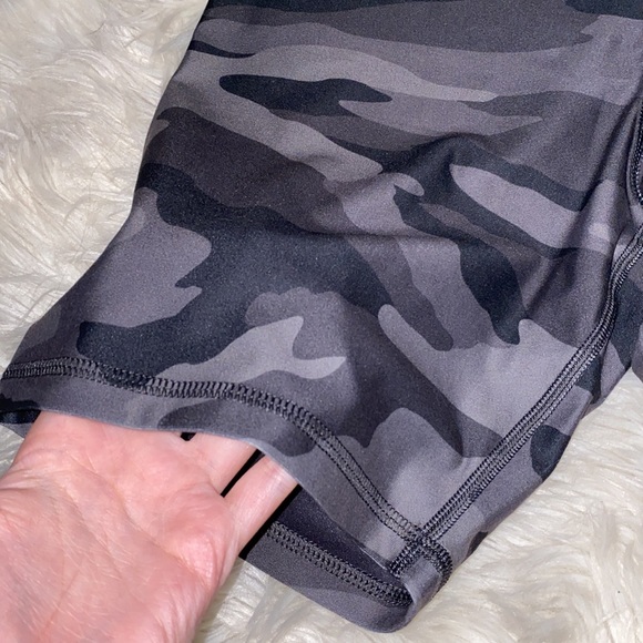 Aerie Black Gray Camo Large Biker Shorts - Picture 3 of 5